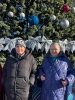 Получатели социальных услуг решили воспользоваться погожим деньком и отправились на прогулку в городской парк «Атажукинский».